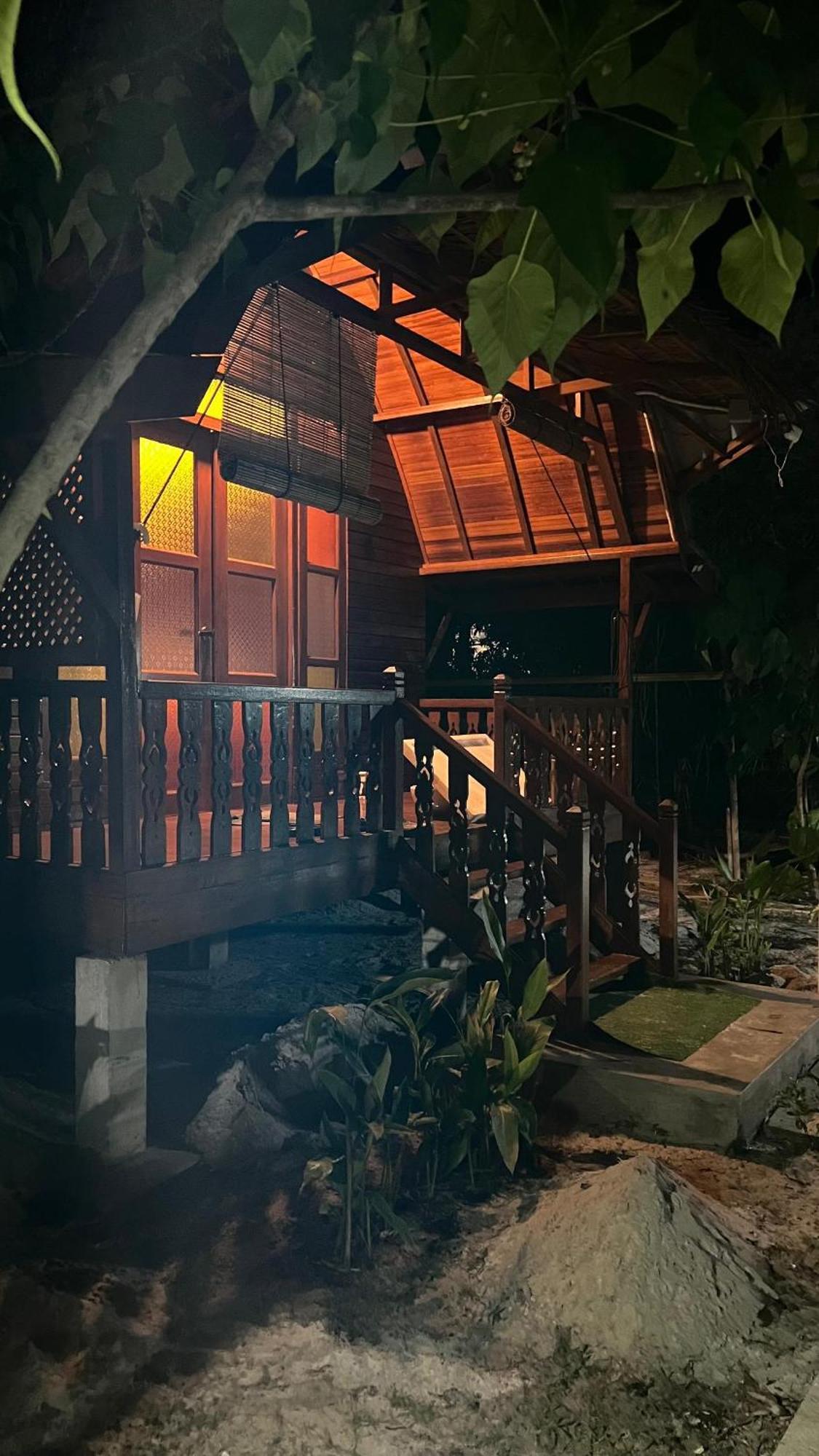 Golden Chenang Village 珍南海滩 外观 照片
